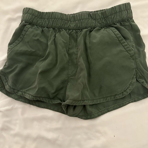 Small AE Army Green Shorts - Picture 1 of 3